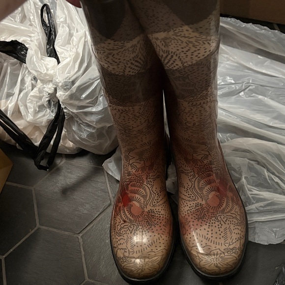 Burberry Floral Checkered Rain Boots - Picture 4 of 7